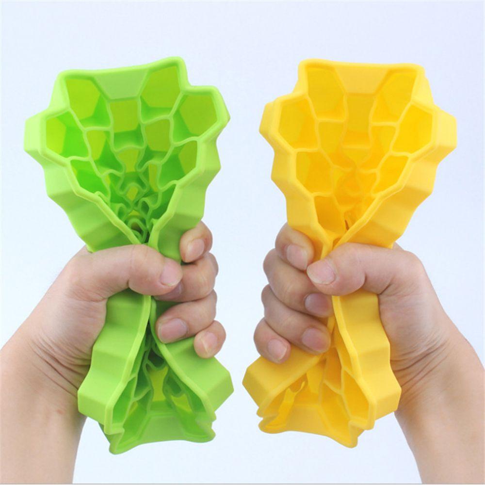 Khuôn Làm Kem Que Hình Tổ Ong Đế Mềm