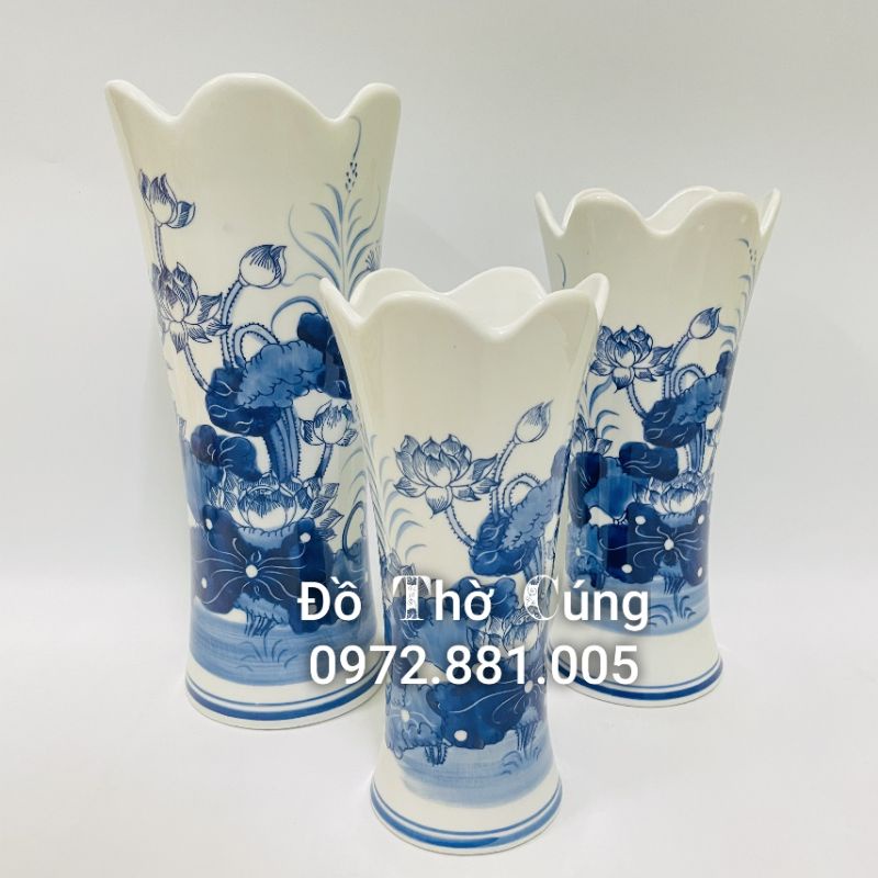 Lọ hoa vẽ sen dáng ly.