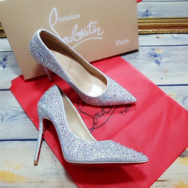 Giày Loubutin đính đá