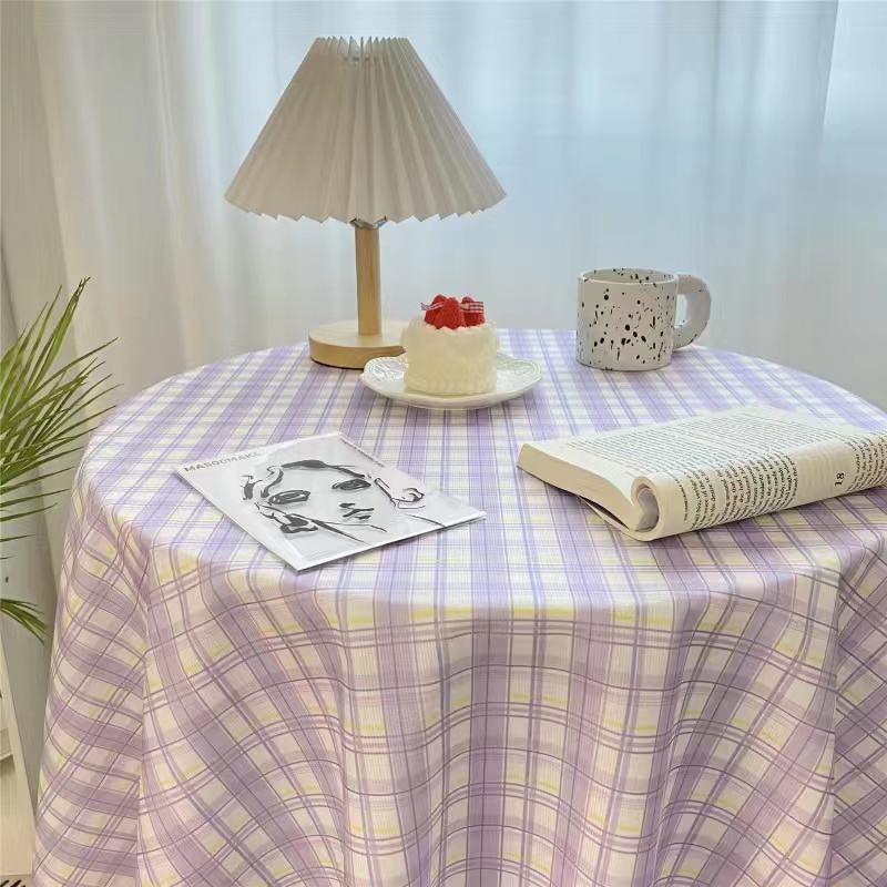 Khăn trải bàn lưới trắng đen để trang trí nhà quán cà phê.