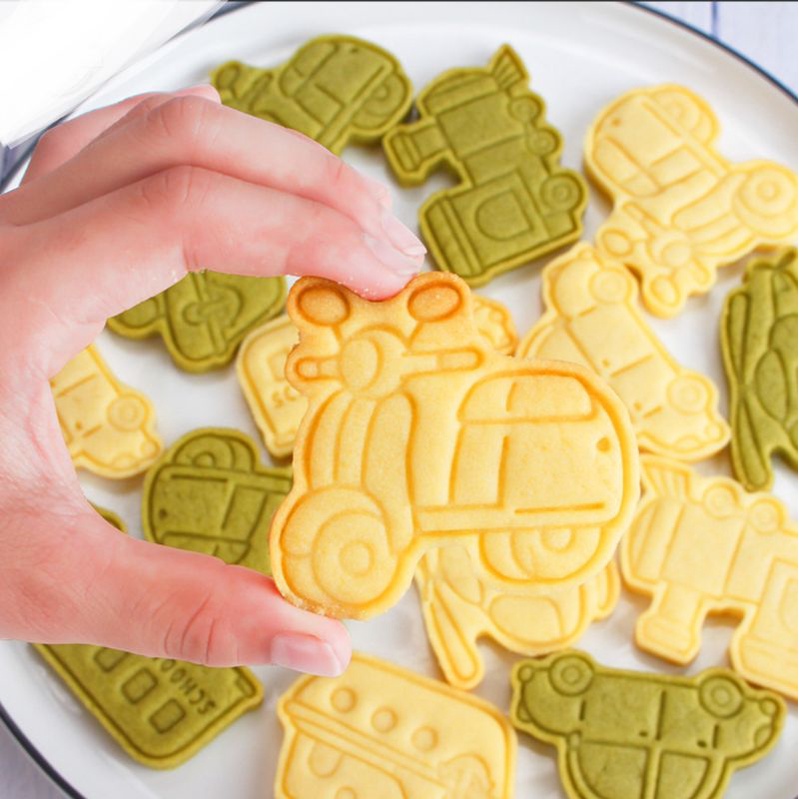 Bộ khuôn bánh quy, bánh qui, bánh cookies cookie PHƯƠNG TIỆN VẬN TẢI/ XE MÁY BAY TÀU THỦY Ô TÔ TÀU HỎA  bằng nhựa 6 mẫu