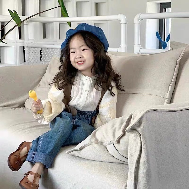 Set yếm bò áo smi trắng kèm mũ nón cho bé gái