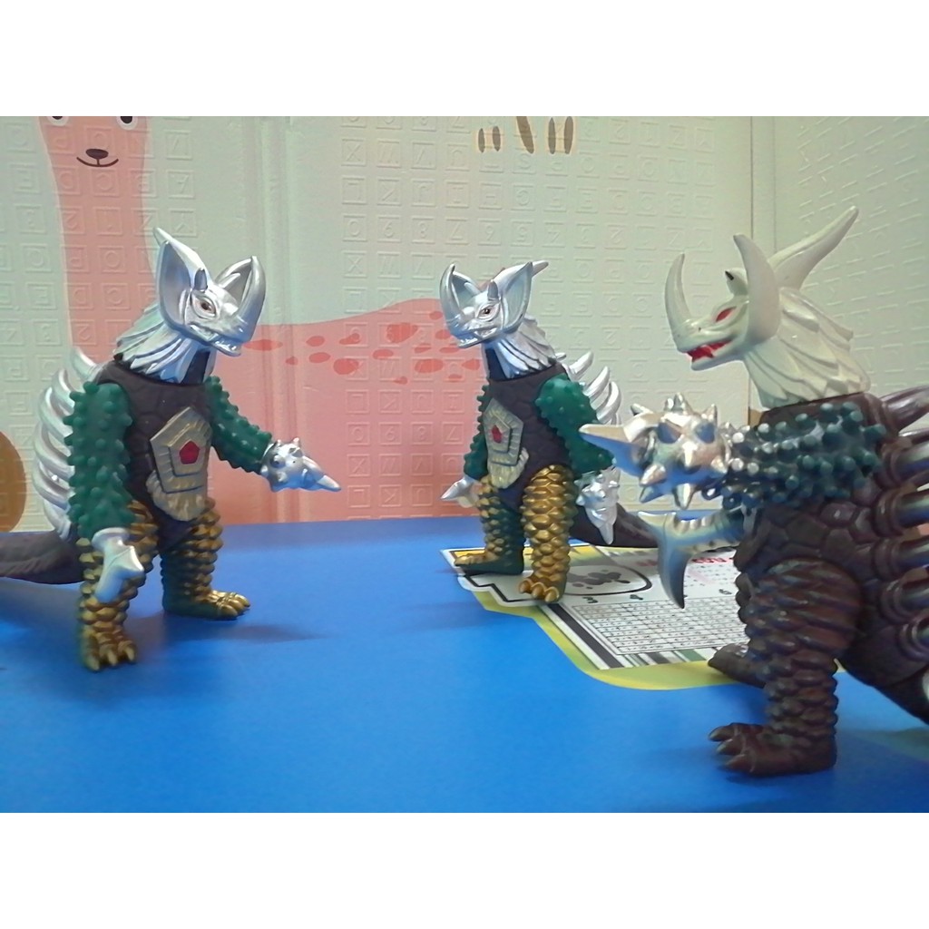 Mô hình Quái vật King Tyrant Kaiju Bandai Ultraman Monster Serie Siêu nhân điện quang