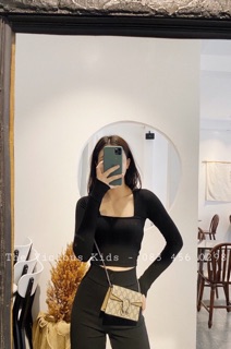 Áo Cổ Vuông Xỏ Ngón