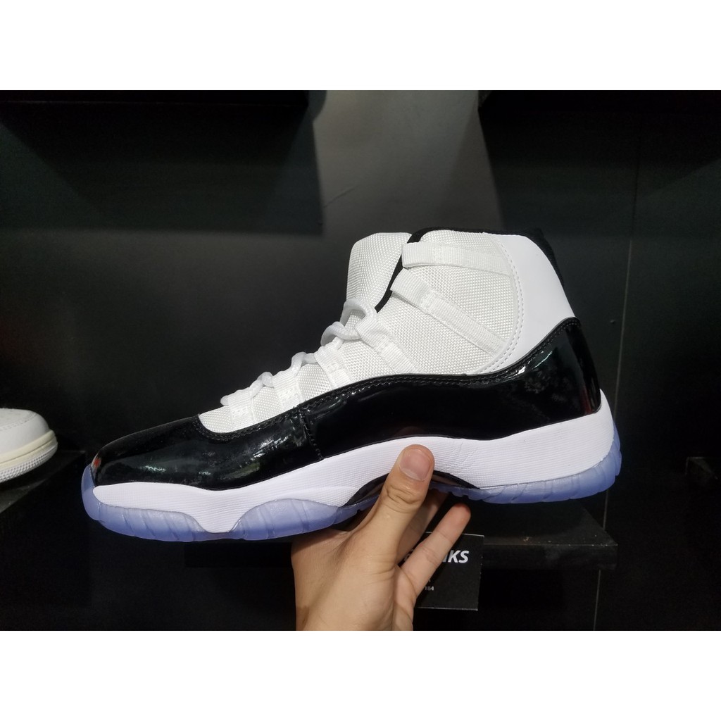 Giày bóng rổ jordan 11 trắng đen . | BigBuy360 - bigbuy360.vn