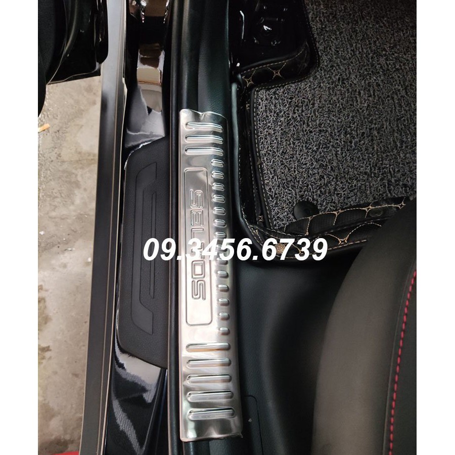 Ốp Bậc Cửa Xe Kia Seltos 2020 2021 cao cấp -mẫu INOX KT02