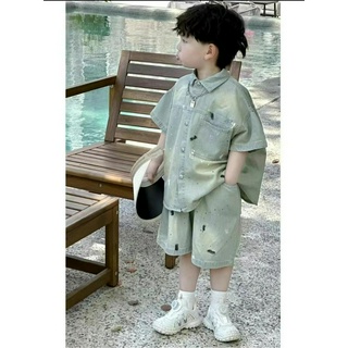 Bộ đồ mùa hè bé trai 2024 Phong cách mới Splash Ink Washed Soft Denim tay ngắn + Áo sơ mi Bộ đồ hai mảnh
