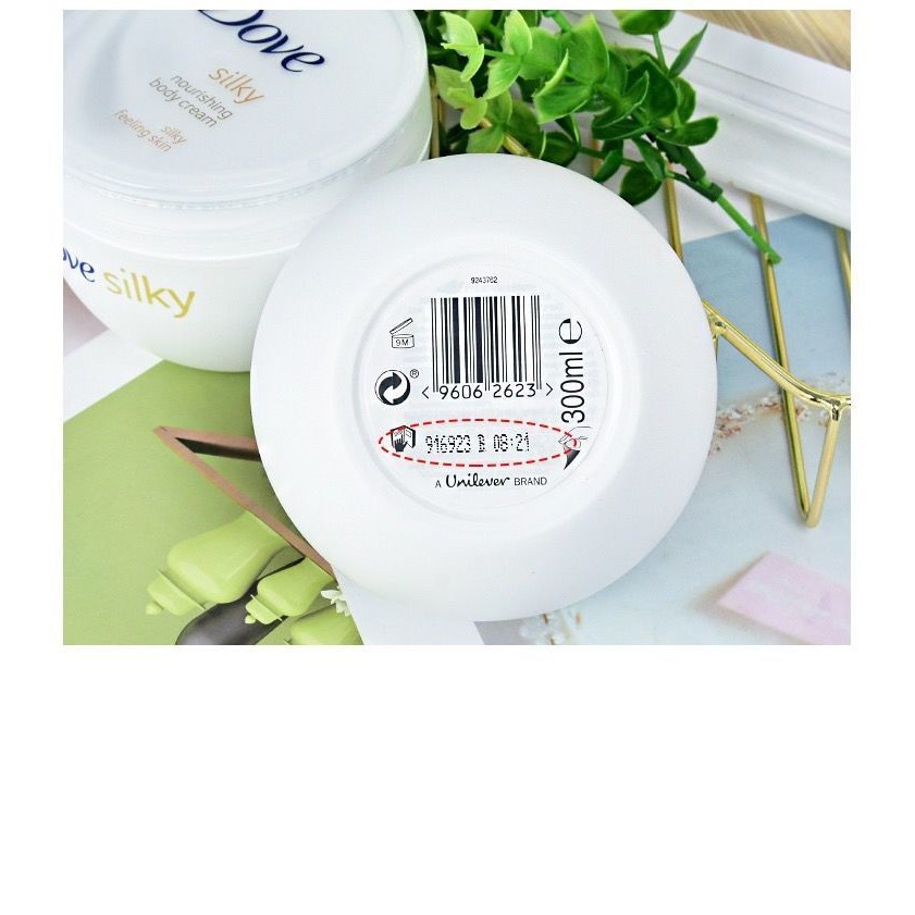 Kem dưỡng ẩm da lâu trôi Dove dung tích 300ml