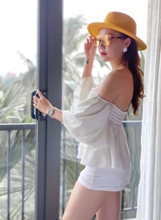 Áo trễ vai xếp ly ngực