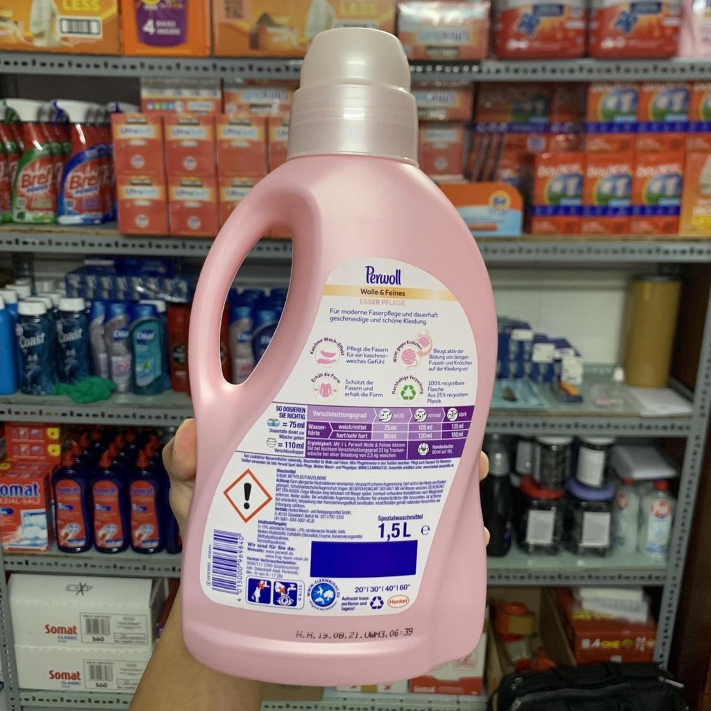 Nước giặt Perwoll giữ màu, hạn chế nhăn vải 1.375 lít của Đức