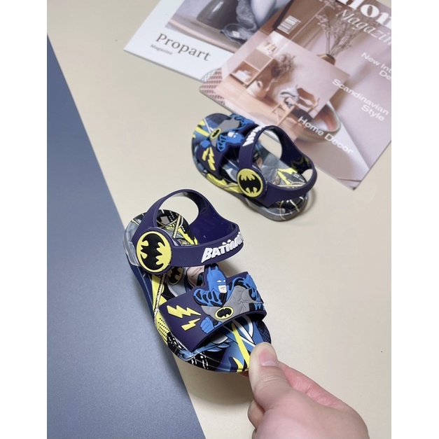 Xăng đan đế nhựa siêu nhân