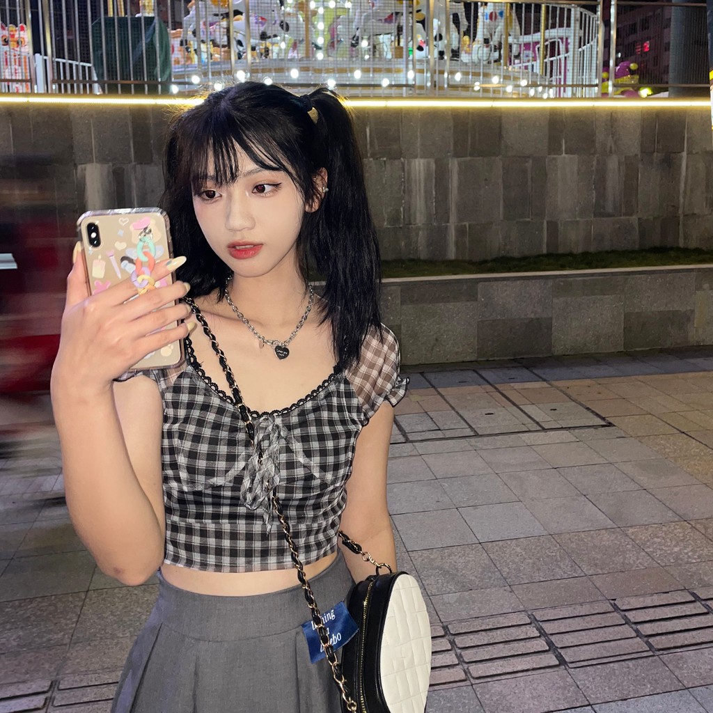 Áo ngắn dáng mỏng họa tiết kẻ ô trắng và đen thời trang retro Hàn Quốc | BigBuy360 - bigbuy360.vn