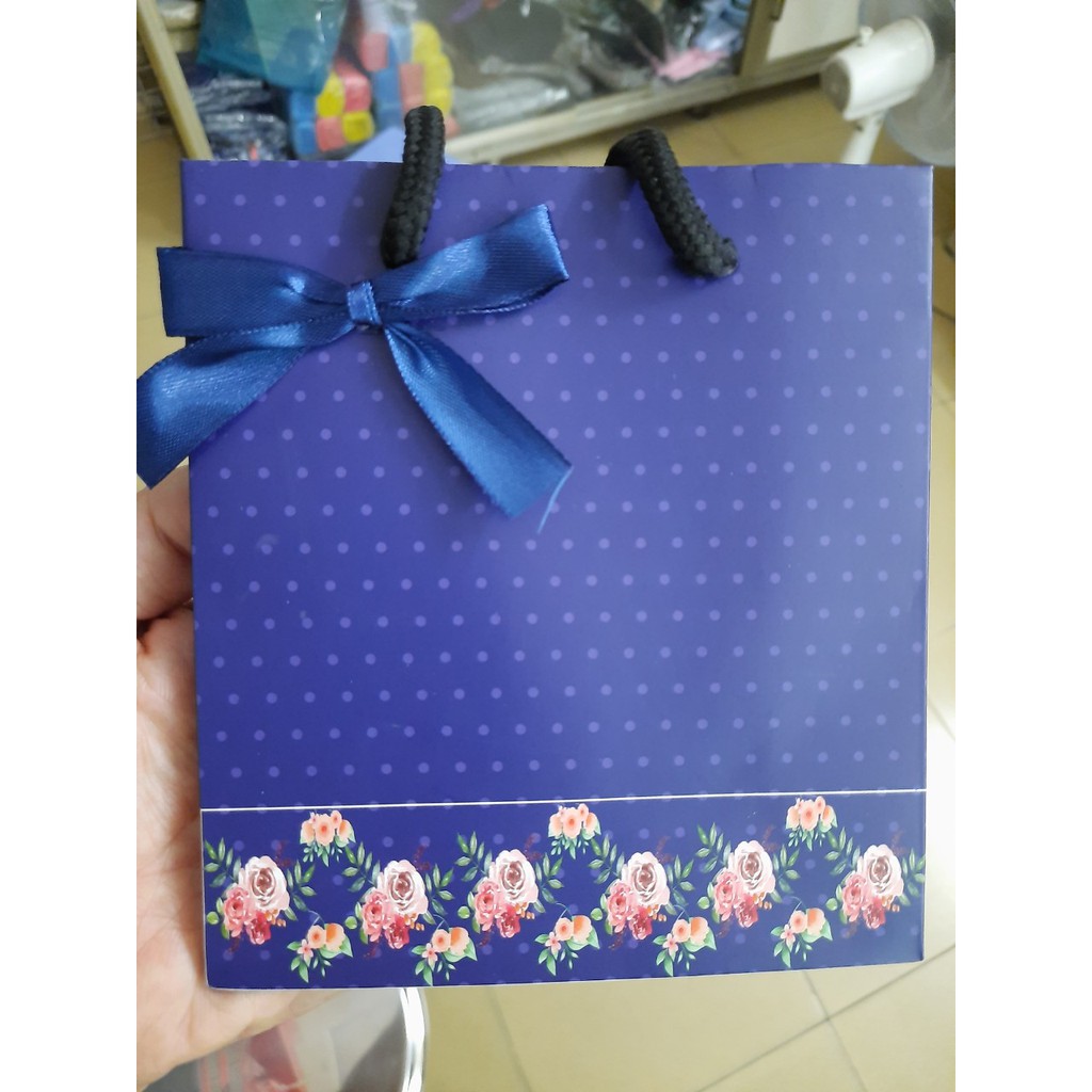 Túi Giấy Chấm Bi Có Nơ Đựng Quà, Đựng Đồng Hồ Cao Cấp 14x7x15cm | BigBuy360 - bigbuy360.vn