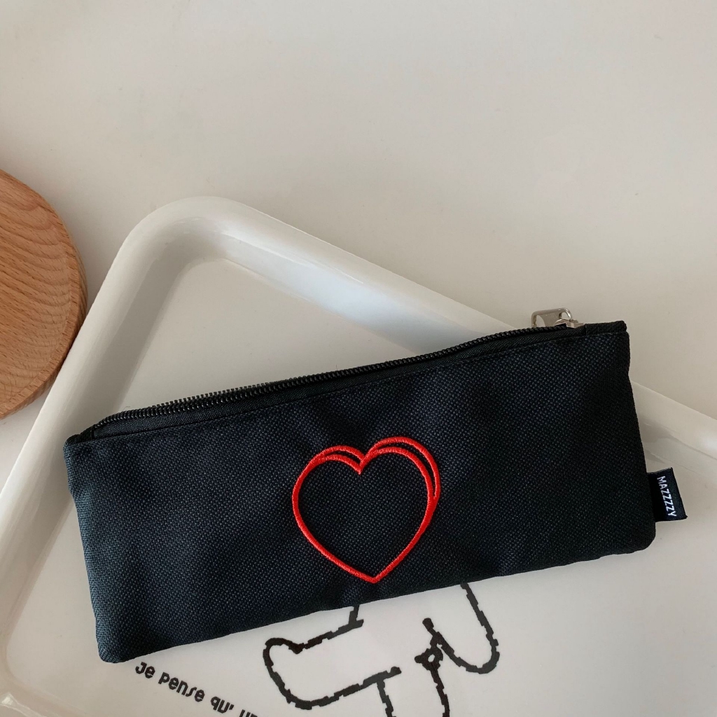 Túi đựng bút thêu trái tim