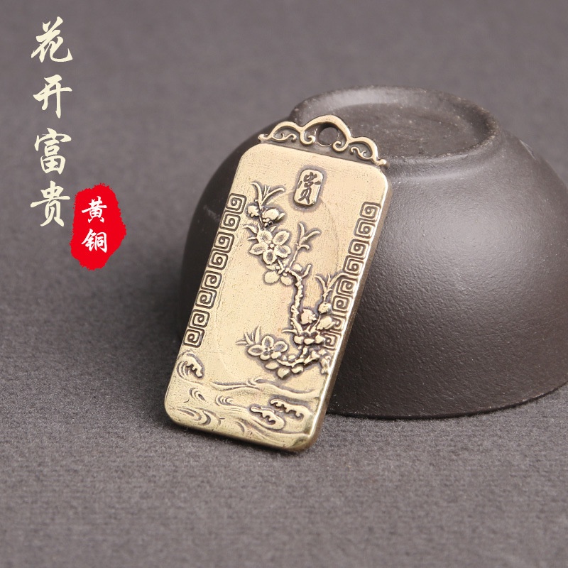 Móc khoá xe hơi bằng đồng thau cổ điển hoạ tiết hoa nở và động vật hoang dã gắn dây tua rua đẹp mắt