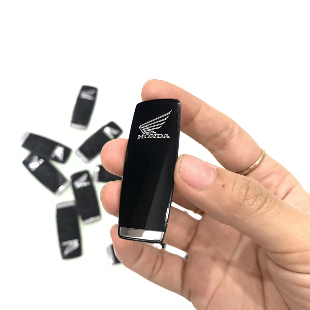 MIẾNG DÁN REMOTE SMARTKEY 2 NÚT ĐEN BÓNG CHO SHVN 2022 - SH 350i - VISION 2021