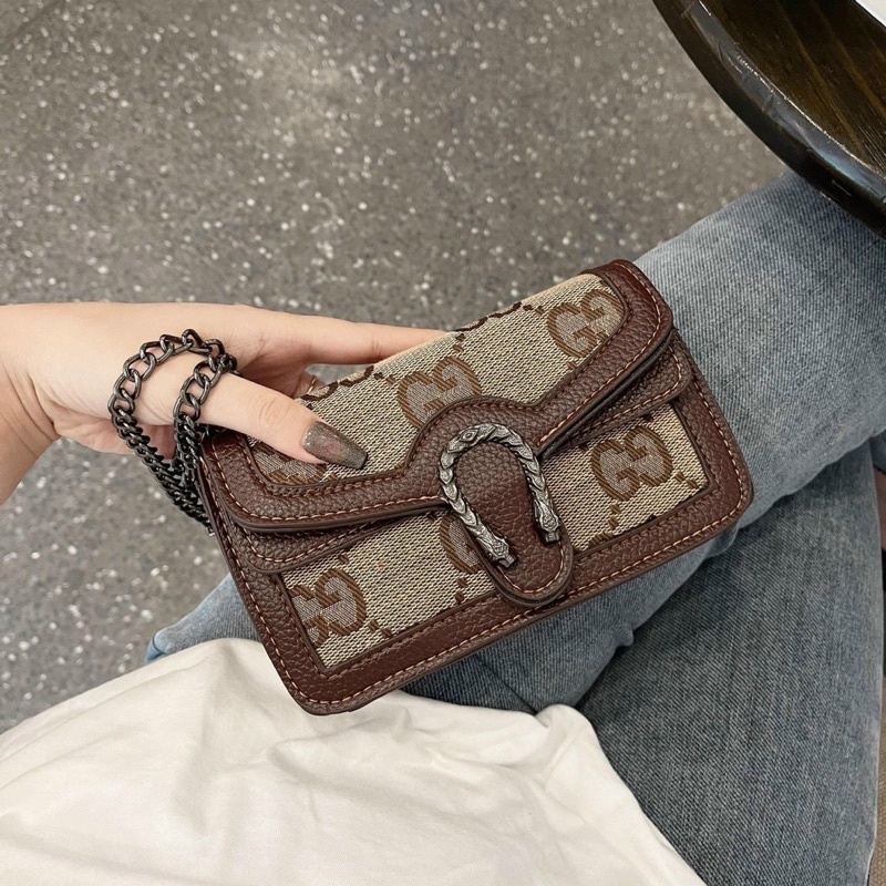 Túi đeo chéo khoá rồng hoạ tiết siêu xinh