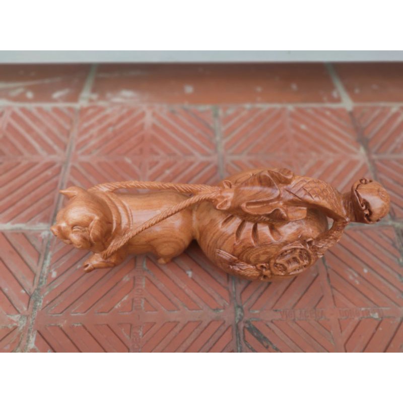 Tượng con heo gỗ hương 30cm