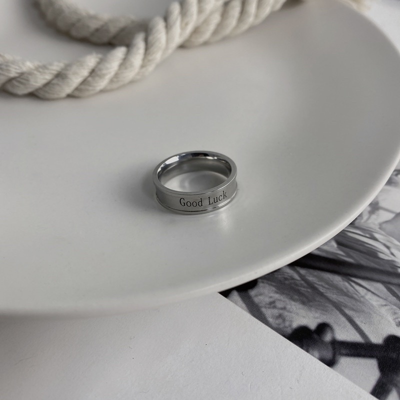 Nhẫn khắc chữ GOODLUCK may mắn kiểu dáng trơn thép titan không gỉ