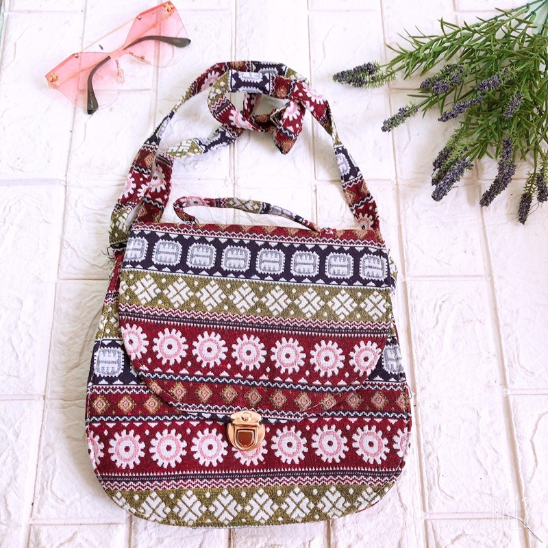 Túi đeo chéo thổ cẩm khoá bóp kim loại