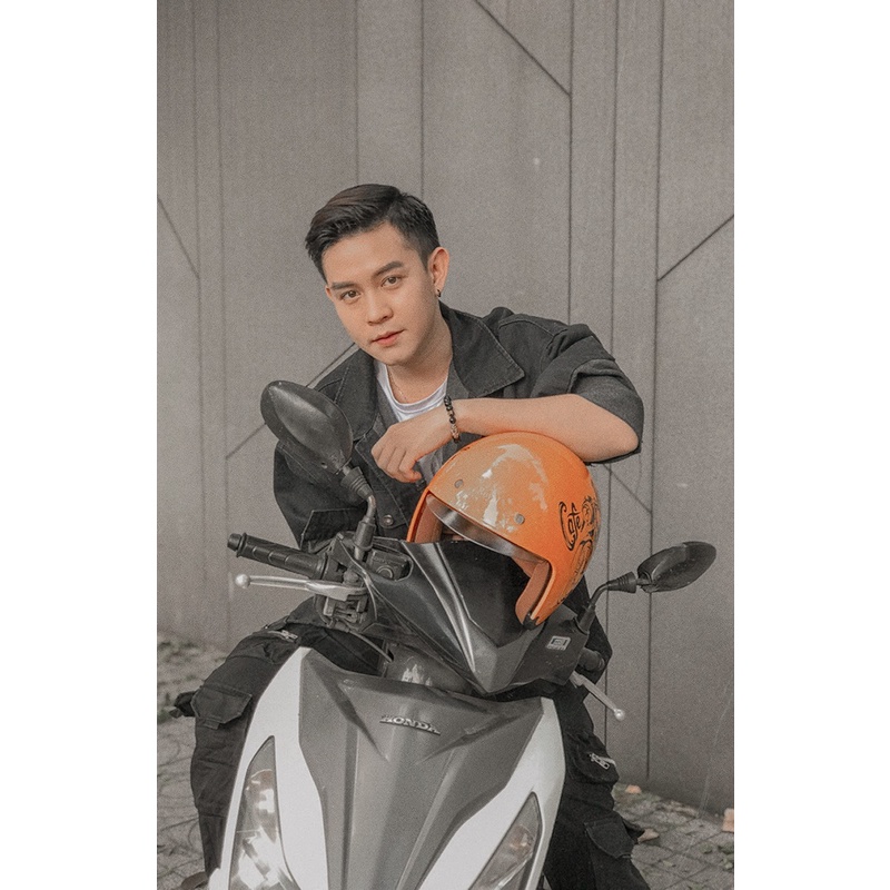 Nón bảo hiểm 3/4 Royal M139 có kính âm V7 bóng