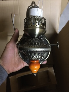 Đèn thờ dầu gắn tường, đèn thờ