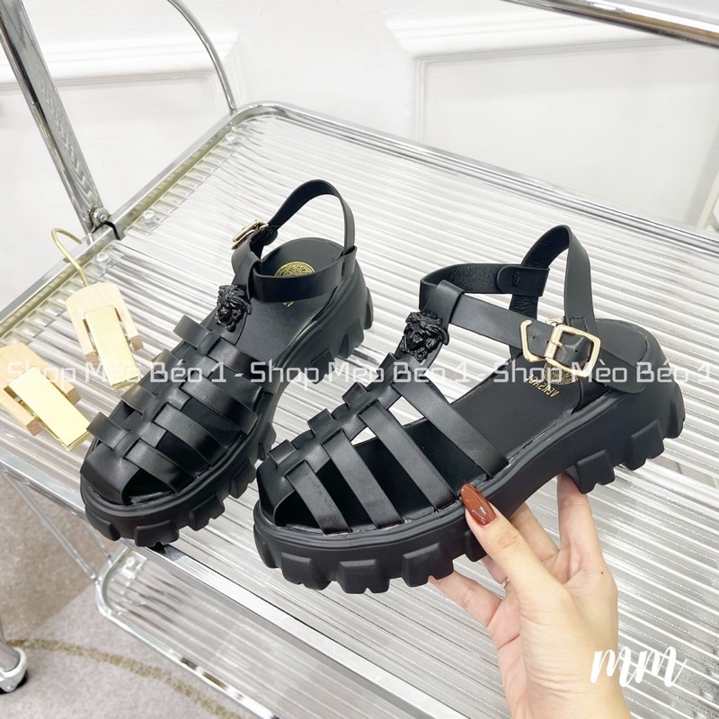 Sandal giọ vs đế vuông fullbox