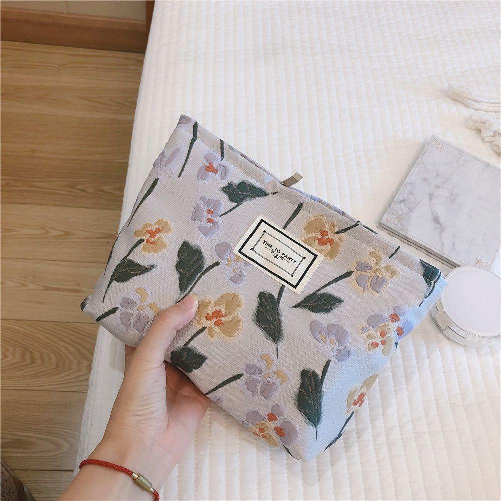 Túi Đựng Mỹ Phẩm Tiện Lợi Khi Đi Du Lịch Dành Cho Nữ