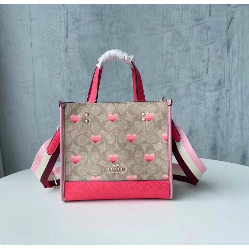 Túi Coach dáng tote