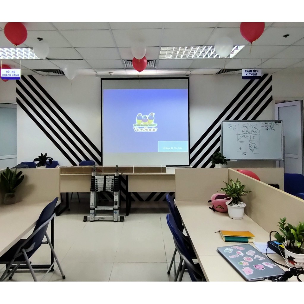 Màn chiếu treo tường 100inch . Phù hợp cho lắp đặt trường học, văn phòng khung màn chắc chắn, bền đẹp