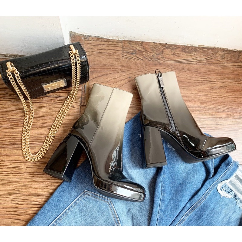 G592 - Boot da bóng Bershka