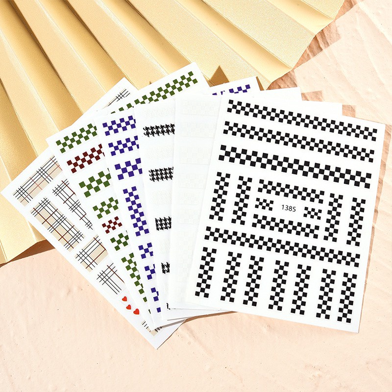 Mẫu stick hình dán móng caro đẹp 2022 , Huyền Linh Nail