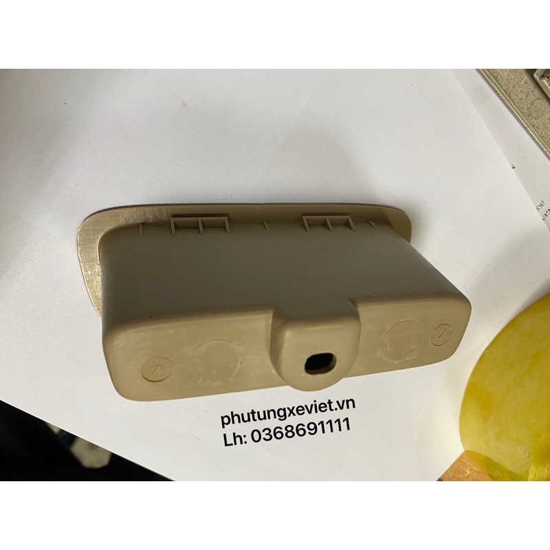 Khay chứa đồ trên tappy cửa Ford Everest