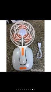 Quạt tích điện mini kèm đèn led