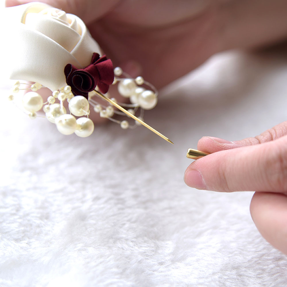 Cài Áo Hình Cô Dâu Chú Rể Và Hoa Đính Ngọc Trai Nhân Tạo