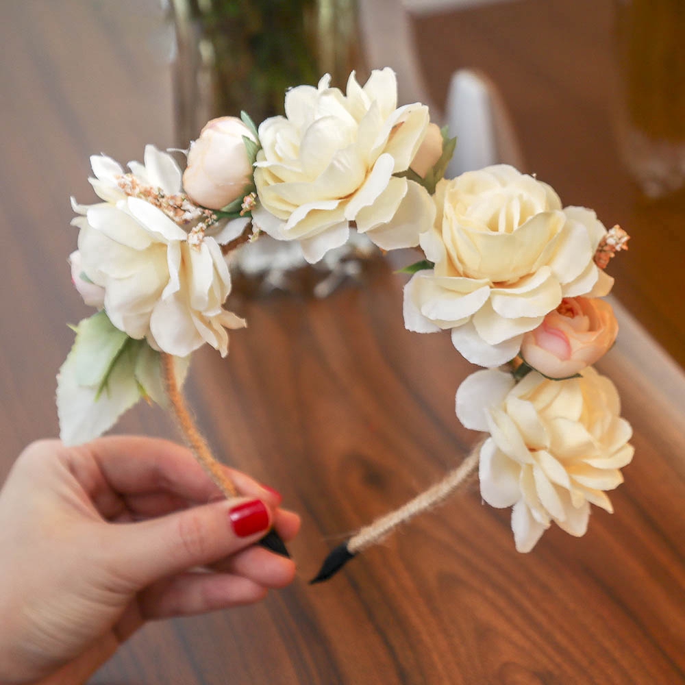Băng đô cài tóc đính hoa cho cô dâu tươi xinh