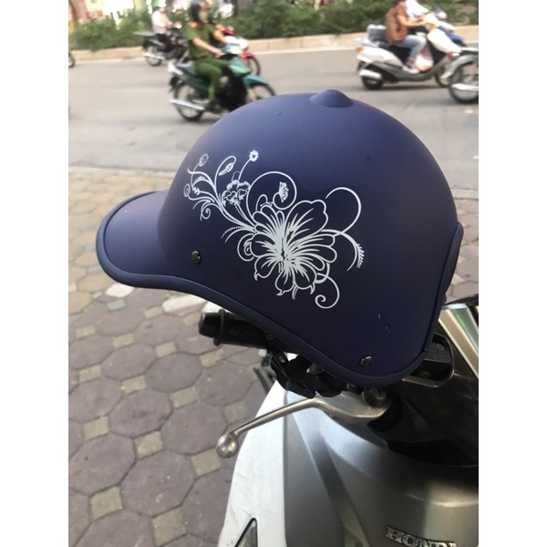 Mũ bảo hiểm thời trang lưỡi trai ,siêu rẻ,nhẹ , thoáng , mát cho cả nam  và nữ