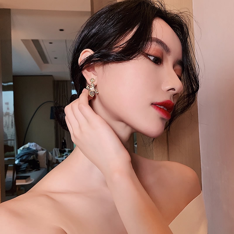 Bông Tai Mạ Bạc 925 Hình Cánh Hoa Đính Ngọc Trai Phong Cách Hàn Quốc
