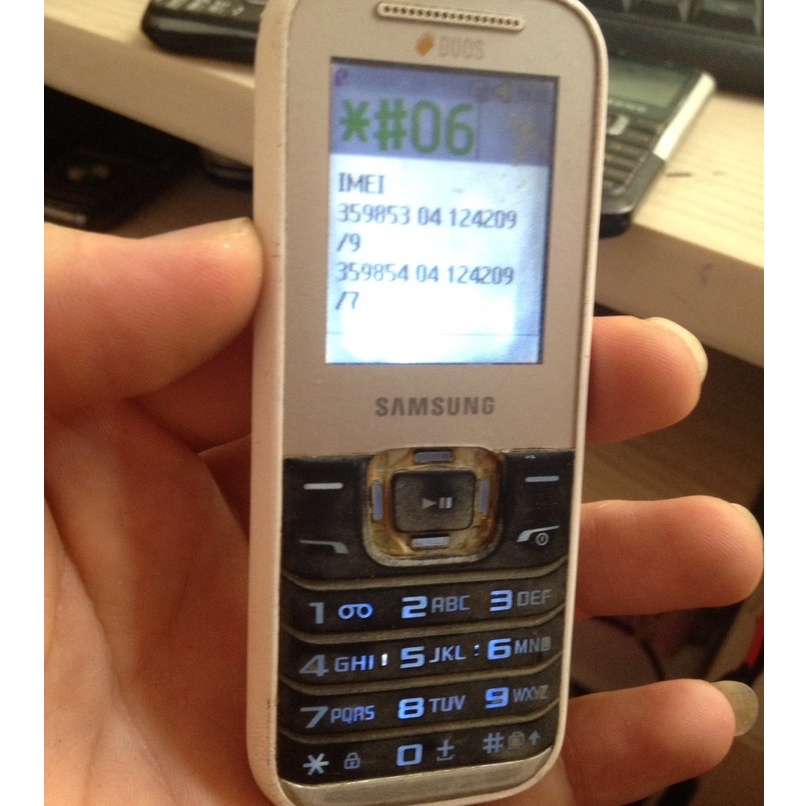 Xác SAMSUNG E1232B k pin,lên màn hơi phản quang,phím bấm ok,gắn sjm có sóng, nhưng gọi k thấy gì,bán xác ae lấy đồ
