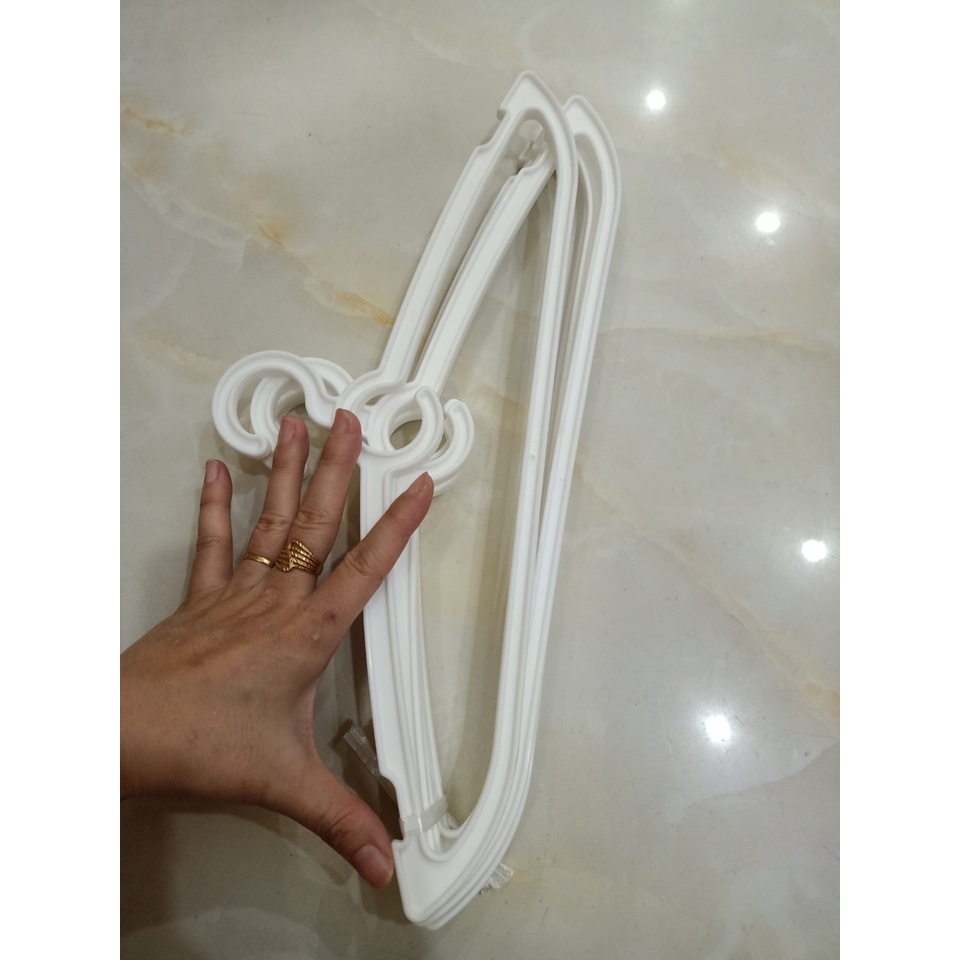 Thanh lý 1 Sét 5 móc nhựa siêu dày của DUY TÂN (móc kèm tủ treo của cty Duy Tân)