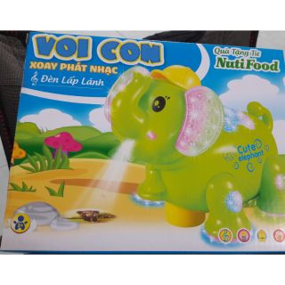 ĐỒ CHƠI VOI CON XOAY PHÁT NHẠC ĐÈN LẤP LÁNH. HÀNG KMAI CỦA SỮA NUTRIFOOD