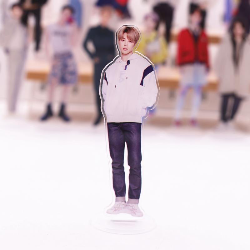 Phụ Kiện Trang Trí Bàn Làm Việc Kpop BTS Bằng Acrylic Hai Mặt Có Giá Đỡ