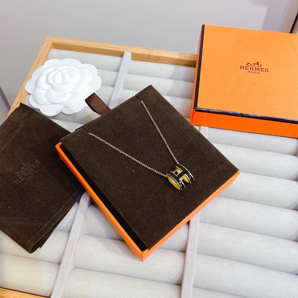 Dây chuyền nữ titan vàng mặt dây chuyền hình chữ H thương hiệu cao cấp không hoen rỉ cực kì sang trọng và cá tính -ms