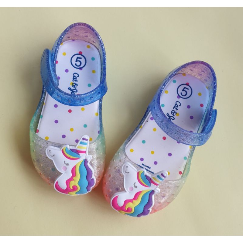 Giày xuất dư cho bé