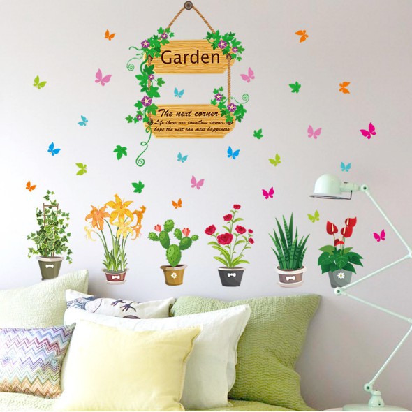 Decal trang trí nhiều chậu hoa xinh và bảng treo Garden