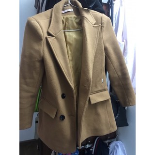 Pass áo dạ size M, mầu nâu, đã mặc 1,2 lần nên hơi sổ lông, áo của hãng UNi. Pass nhanh 100k. Áo mặc ấm size M, dáng vừa