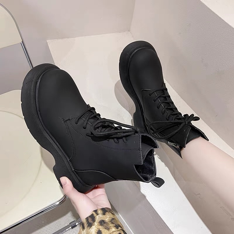 GIÀY BOOT BUỘC DÂY CỔ NGẮN DA NHÁM