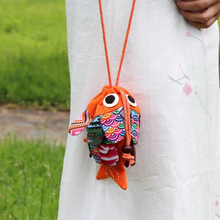 Túi vải đeo chéo hình con cá thêu họa tiết thổ cẩm phong cách dân tộc thời trang retro