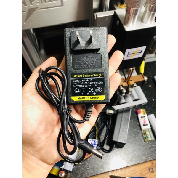 SẠC PIN 2s 8,4v-2A (Có đèn báo đầy) MỚI 100% giá siêu rẻ ⚡️⚡️⚡️