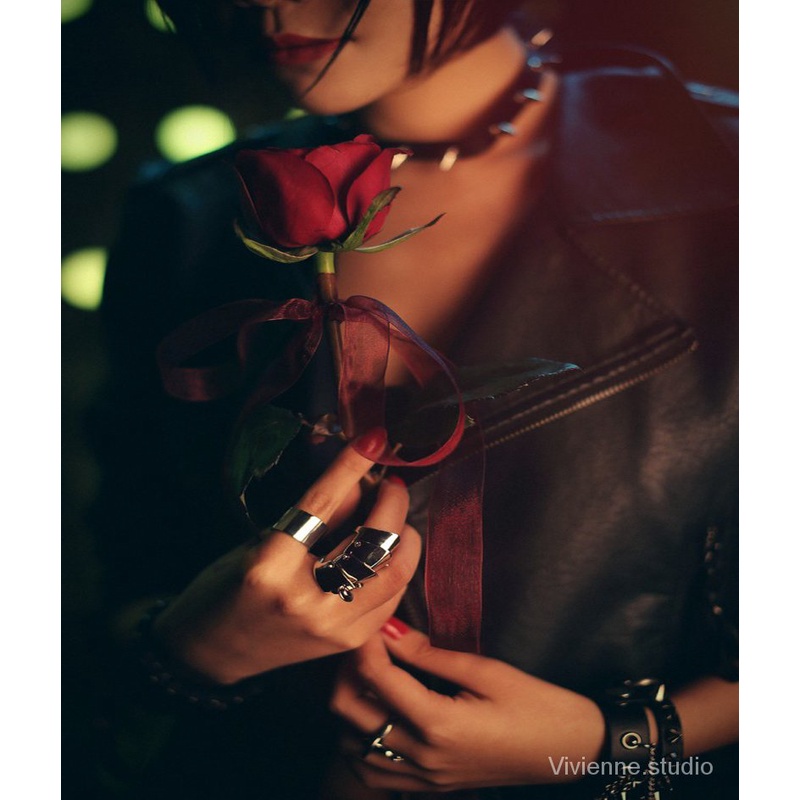 Nhẫn Vivienne West wood Gold Titanium Ba Màu Đen Bạc Áo Giáp Bốn Cánh